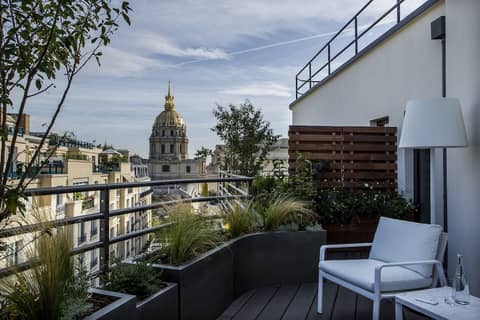 Le Cinq Codet — balance & terrace