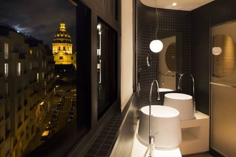 Le Cinq Codet — bathroom