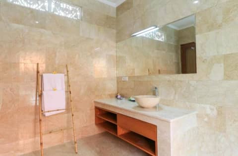Three Brothers Bali Legian Bungalows & Villas — photo 6