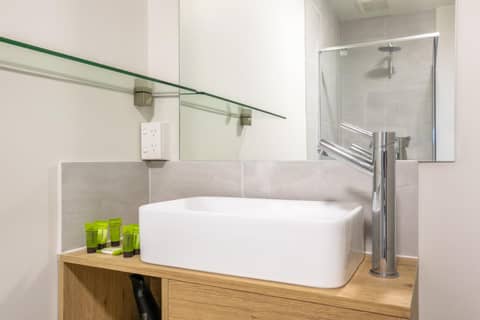 Nightcap at Chardons Corner Hotel — bathroom