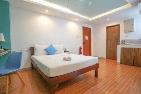 Arzo Hotel Premier — hotel room