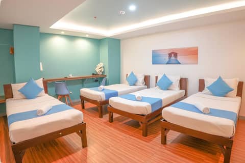 Arzo Hotel Premier — hotel room