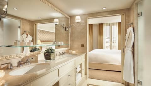 Hôtel Splendide Royal Paris - Relais & Châteaux — bathroom