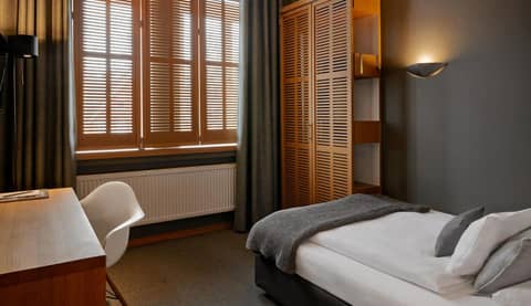 YoHo - The Young Hotel — hotel room