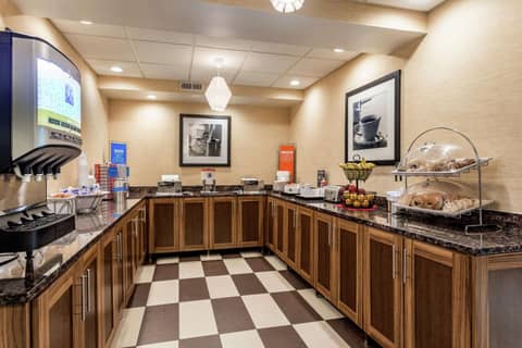 Hampton Inn Milwaukee Airport — photo 3