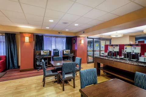 Hampton Inn Milwaukee Airport — photo 9