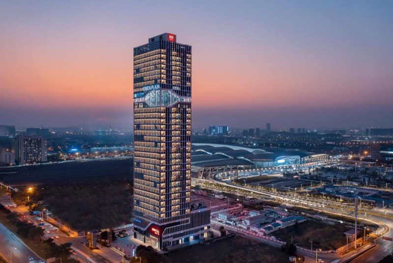 Radisson Red Guangzhou South Railway Station — building