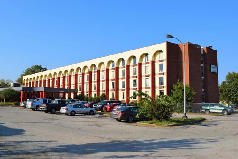 Economy Hotel Memphis — building