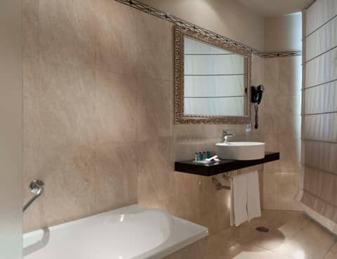 c-hotels Ambasciatori — bathroom