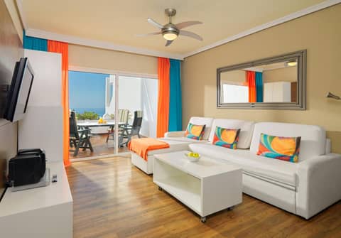 Regency Torviscas Apartments and Suites — hotel room