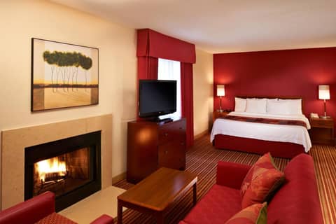 MainStay Suites St Louis - Galleria — hotel room
