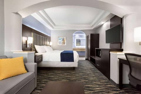 Days Inn & Suites by Wyndham Houston Hobby Airport — photo 2