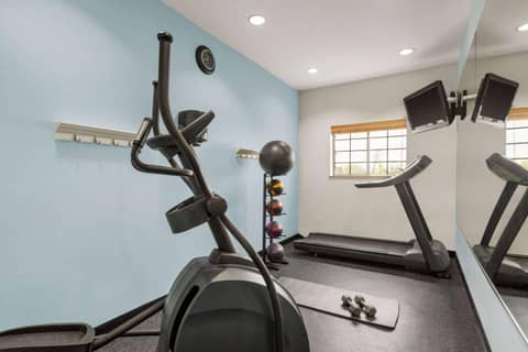 Days Inn & Suites by Wyndham Houston Hobby Airport — photo 3
