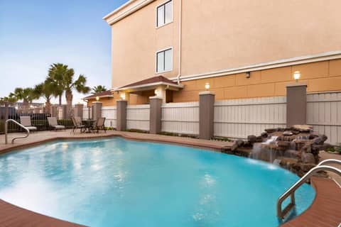 Days Inn & Suites by Wyndham Houston Hobby Airport — photo 7