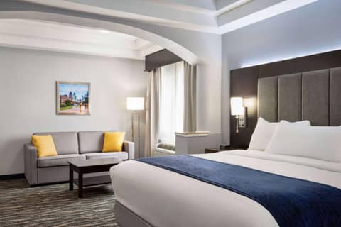 Days Inn & Suites by Wyndham Houston Hobby Airport — photo 9