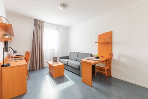 Appart’City Confort Lyon Gerland — hotel room