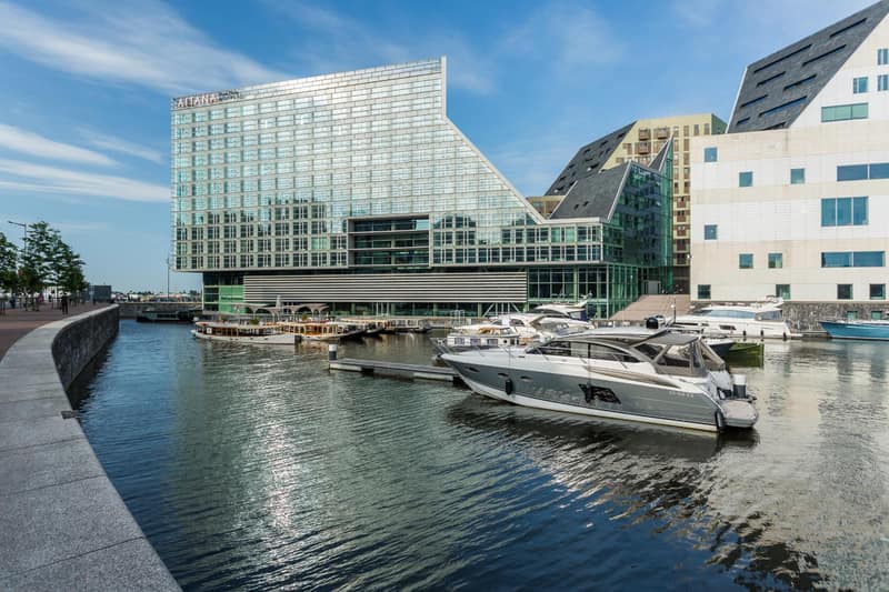Room Mate Aitana Amsterdam — building