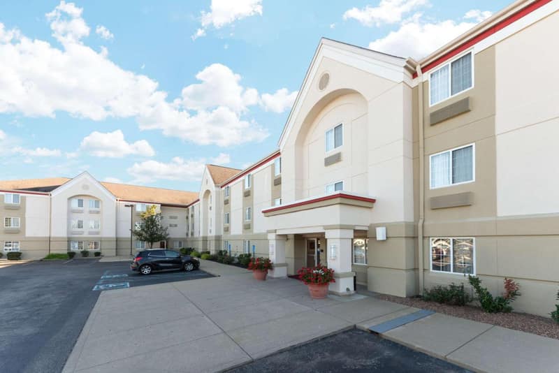 MainStay Suites Louisville Jeffersontown — building