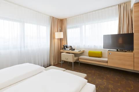 Hotel Salzburg-Hauptbahnhof — hotel room