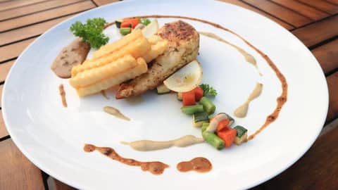 Tasneem Convention Hotel Yogyakarta — dining