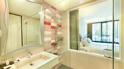 Le Tada Parkview Hotel — bathroom