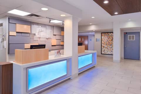 Holiday Inn Express Southfield-Detroit, an IHG Hotel — hotel reception