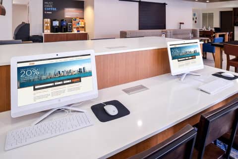 Holiday Inn Express Southfield-Detroit, an IHG Hotel — hotel reception