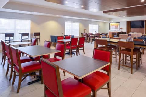 Holiday Inn Express Southfield-Detroit, an IHG Hotel — restaurant