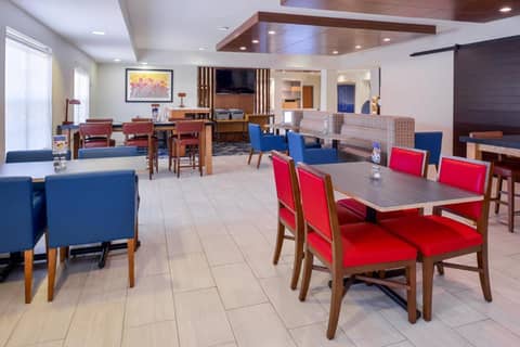 Holiday Inn Express Southfield-Detroit, an IHG Hotel — restaurant