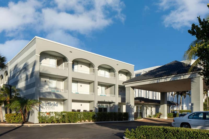 Fairfield Inn and Suites by Marriott Palm Beach — building