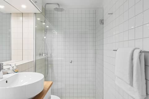 Numa Oslo Hallen — bathroom