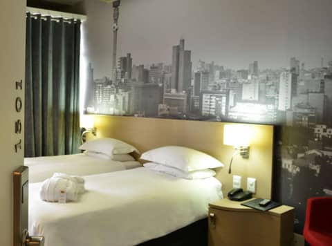 Reef Hotel — hotel room