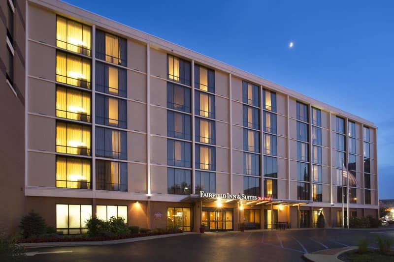 Fairfield Inn & Suites Louisville Downtown — building
