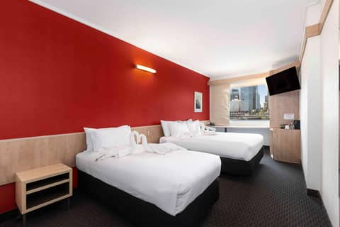 ibis Sydney Darling Harbour — hotel room