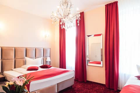 Hotel Hamburger Perle — hotel room