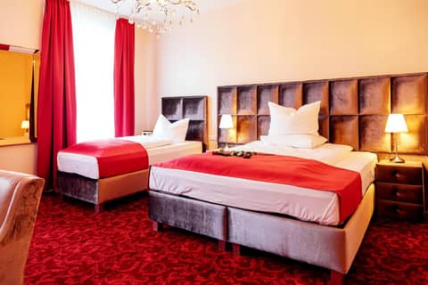 Hotel Hamburger Perle — hotel room