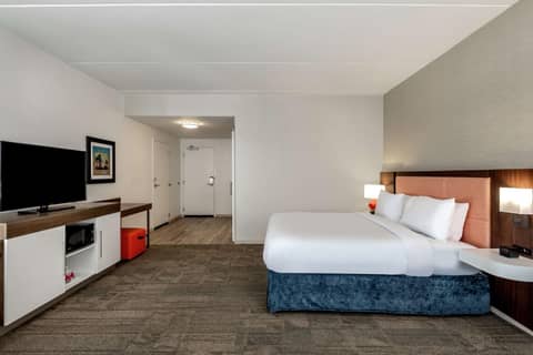 Hampton Inn Baltimore Bayview Campus — photo 7