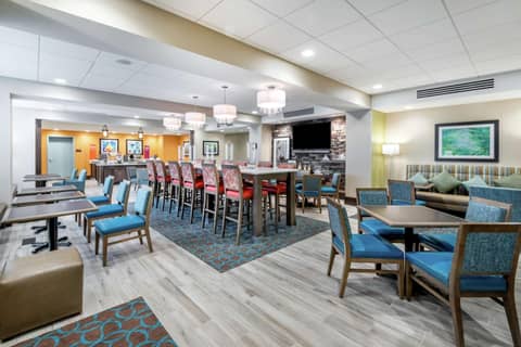 Hampton Inn Baltimore Bayview Campus — photo 8