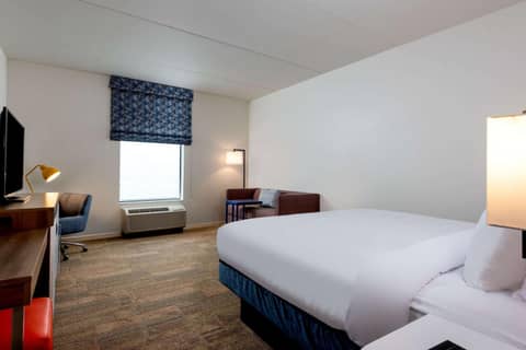 Hampton Inn Baltimore Bayview Campus — photo 9