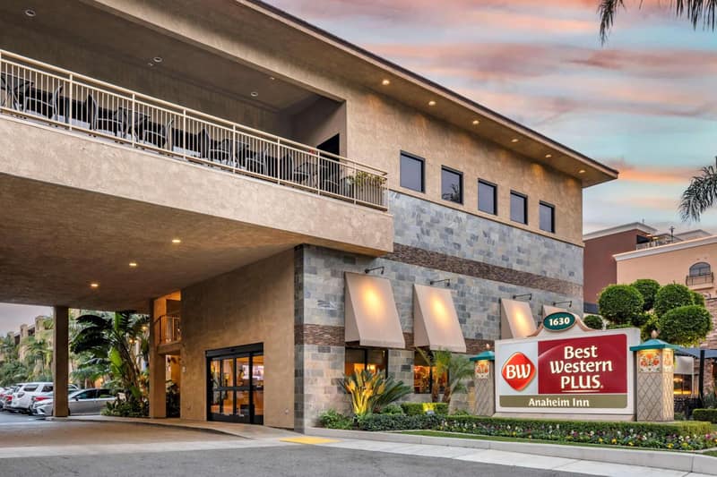 Best Western Plus Anaheim Inn — building