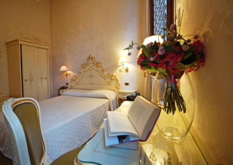 Hotel Torino — hotel room