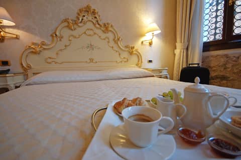 Hotel Torino — hotel room