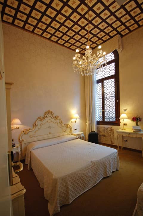Hotel Torino — hotel room