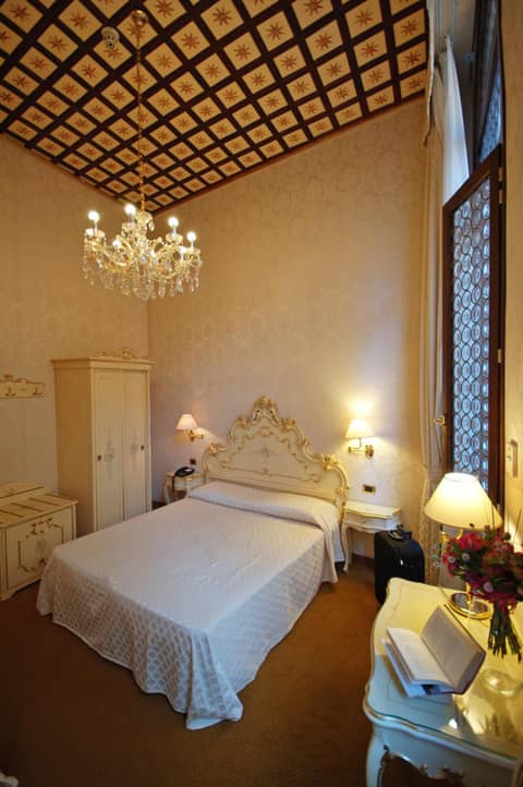Hotel Torino — hotel room
