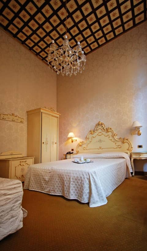 Hotel Torino — bedroom