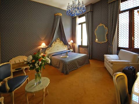 Hotel Torino — hotel room