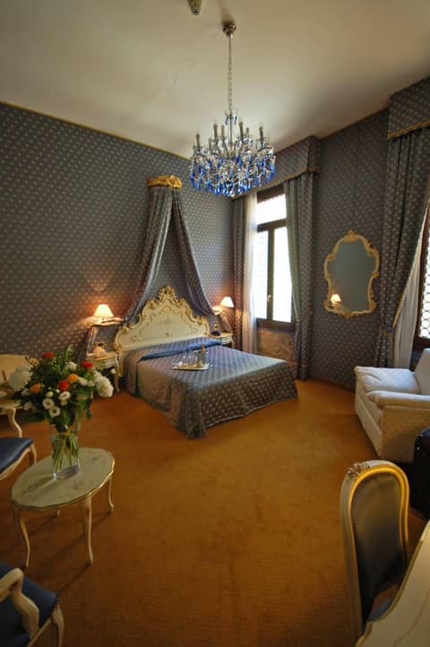 Hotel Torino — hotel room