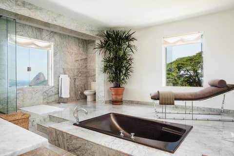 Vila Santa Teresa — bathroom