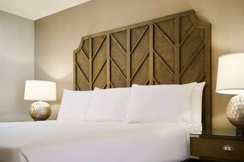Aston Waikiki Beach Tower — bedroom