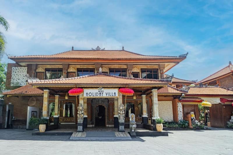 Wina Holiday Villa Kuta Bali — building